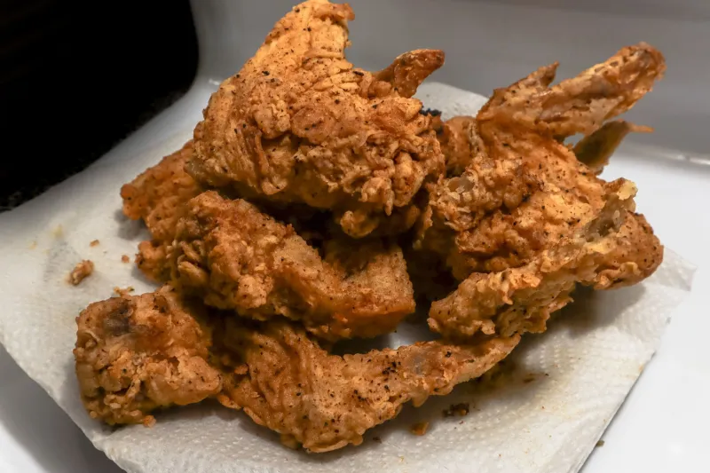 The Chain Reaction Behind Truly Crispy Fried Chicken — Brine, Starch, and the Double-Fry Method Explained