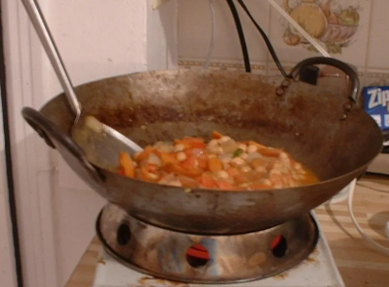 Crowded Pan, Mushy Vegetables: The Heat Science Behind a Stir-Fry That Actually Sizzles